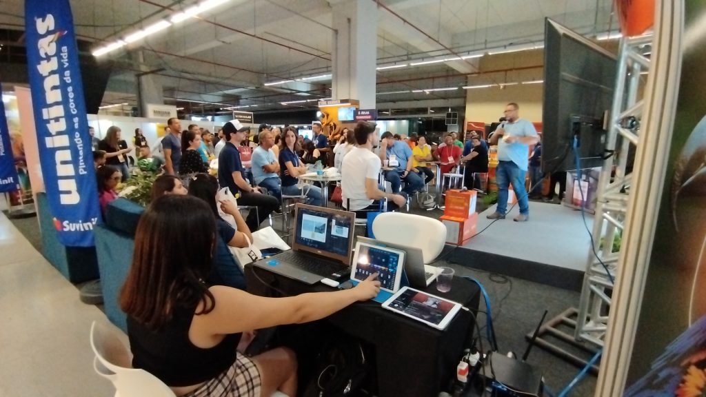 A QG Business é uma empresa consolidada com mais de 30 anos de atuação no mercado de produção e promoção de feiras, fóruns, seminários, exposições, eventos corporativos pontuais e eventos regionais. Nossa trajetória é marcada pelo compromisso em oferecer soluções estratégicas e acessíveis, conectando empresas e profissionais a oportunidades de negócios em âmbito regional.